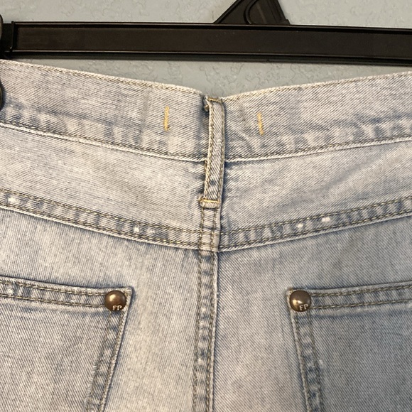 Free People Cutoff Short Shorts ~ Size W 27 ~ Light Blue Wash - Picture 7 of 9